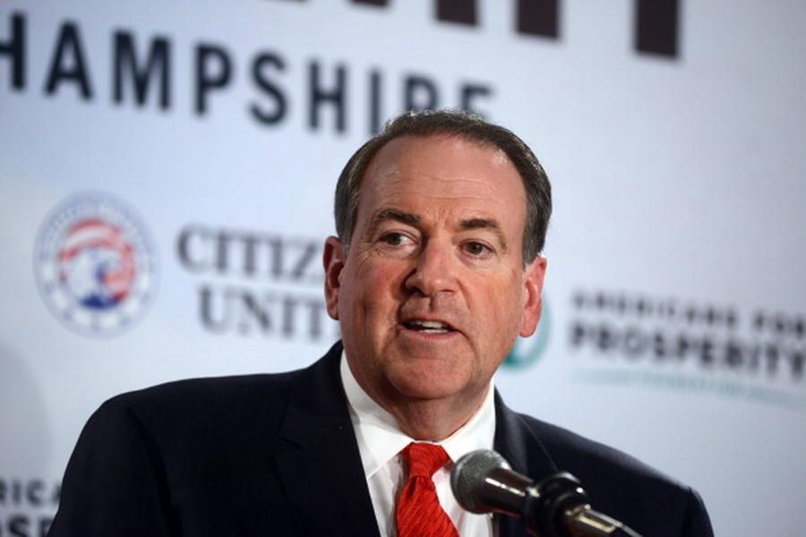 Mike Huckabee leaves Fox News to consider 2016 bid