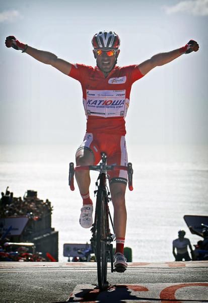 Joaquim Rodriguez (Katusha) wins his second stage at the Vuelta and extends his overall lead.