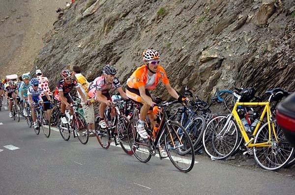 Chris Horner (Predictor-Lotto) helped Evans as long as he could do before setting into his own rhythm.