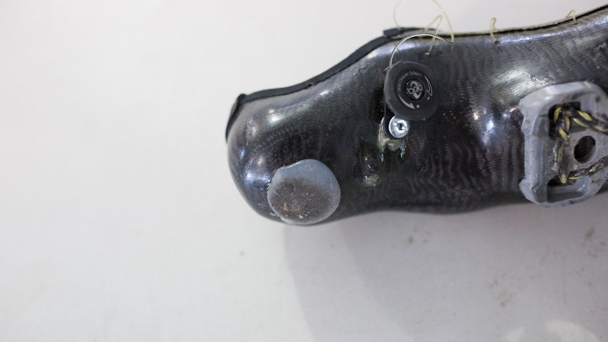 The custom carbon kicks only use a single Boa dial mounted under the arch of the foot