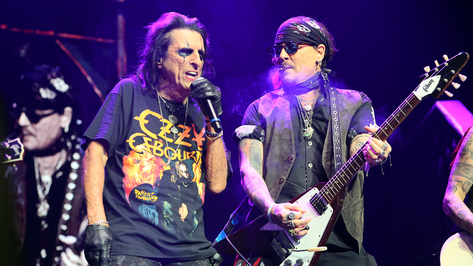 Depp and his Gibson Flying V lined up alongside Cooper and Nita Strauss for the performance