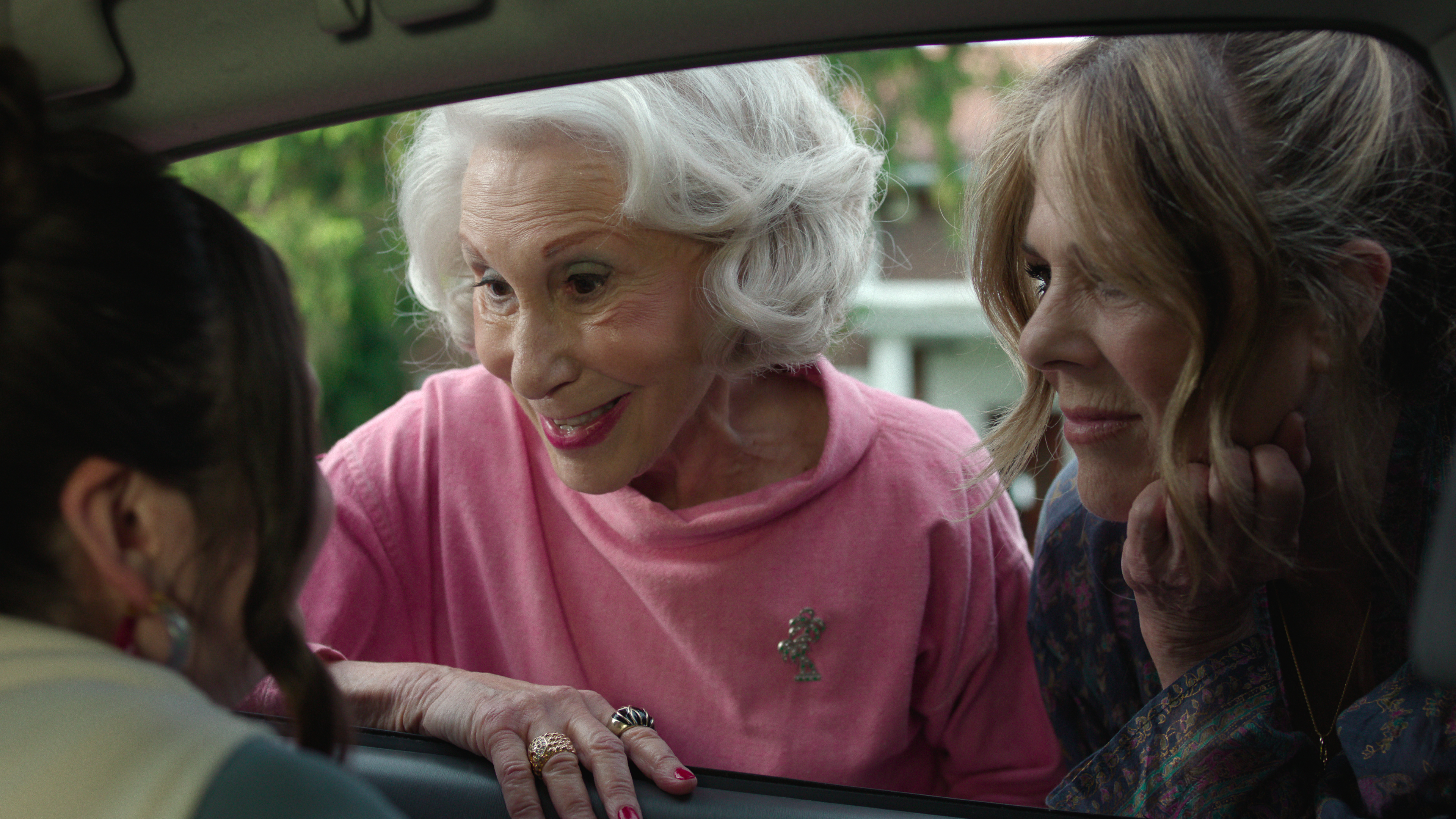 rhea pearlman as jess's grandmother peaking into a car window in too much