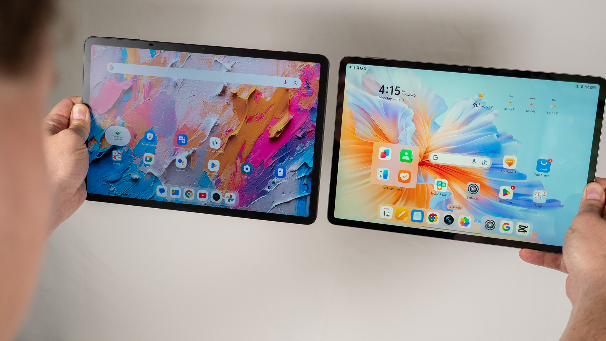 Comparing the displays between the TCL NXTPAPER 11 Plus and the Honor Pad V9