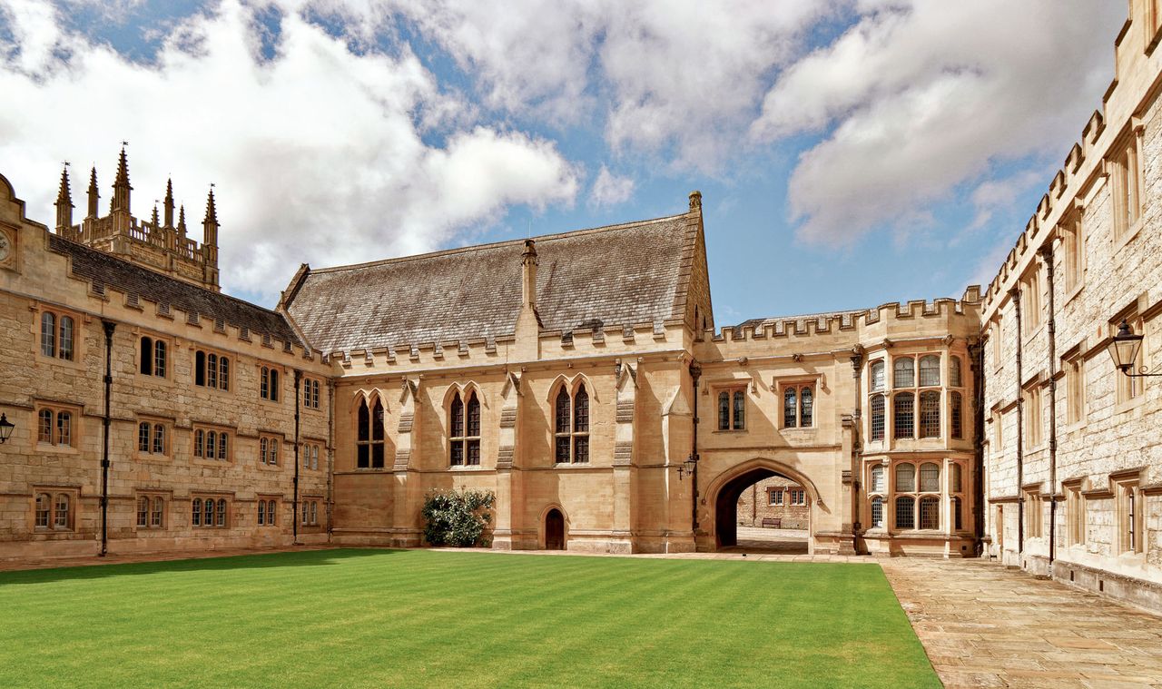 Fig 1: The Fitzjames Gate in Merton became part of the Queen’s accommodation. Her train occupied the enclosing Fellows Quadrangle.