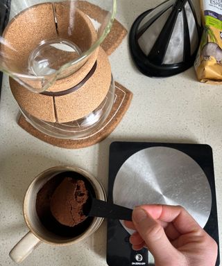 How to make pour over coffee - Coffee Gator 