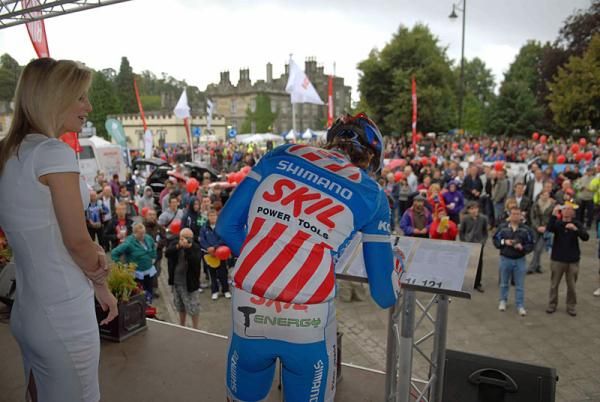 Huge crowds at the start in Tavistock as Koen de Kort signs on.