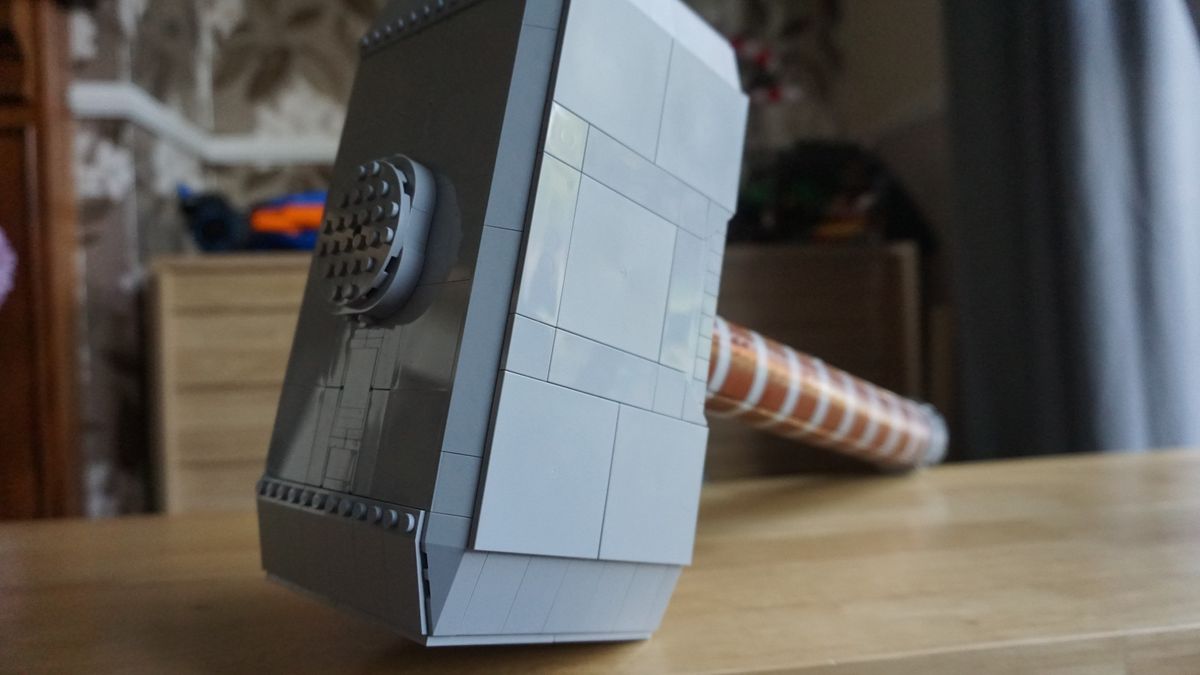 Lego Marvel Thor&rsquo;s Hammer 76209_Hammer head close up 2