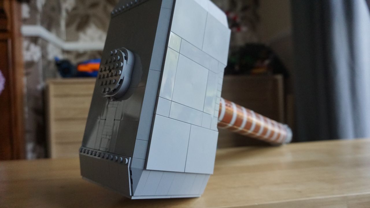 Lego Marvel Thor&rsquo;s Hammer 76209_Hammer head close up 2