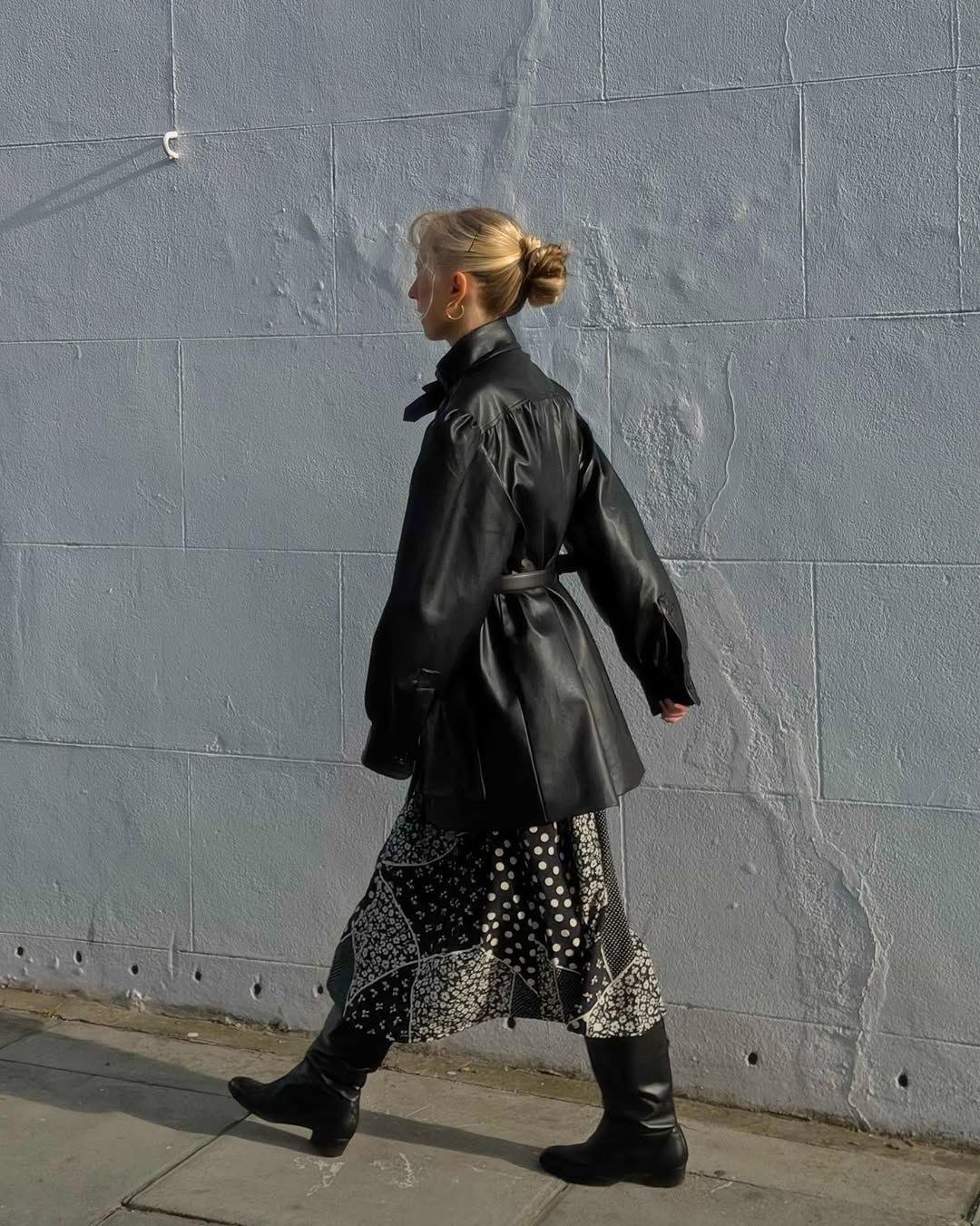 woman wearing early spring outfit idea 2026