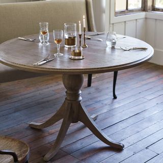 Rowen & Wren Ellery round dining table