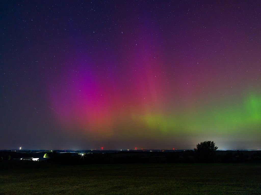 Surprise solar storm sparks stunning auroras across the US (photos