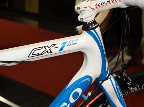 The CX-1 Evo continues on with a straight steerer tube.
