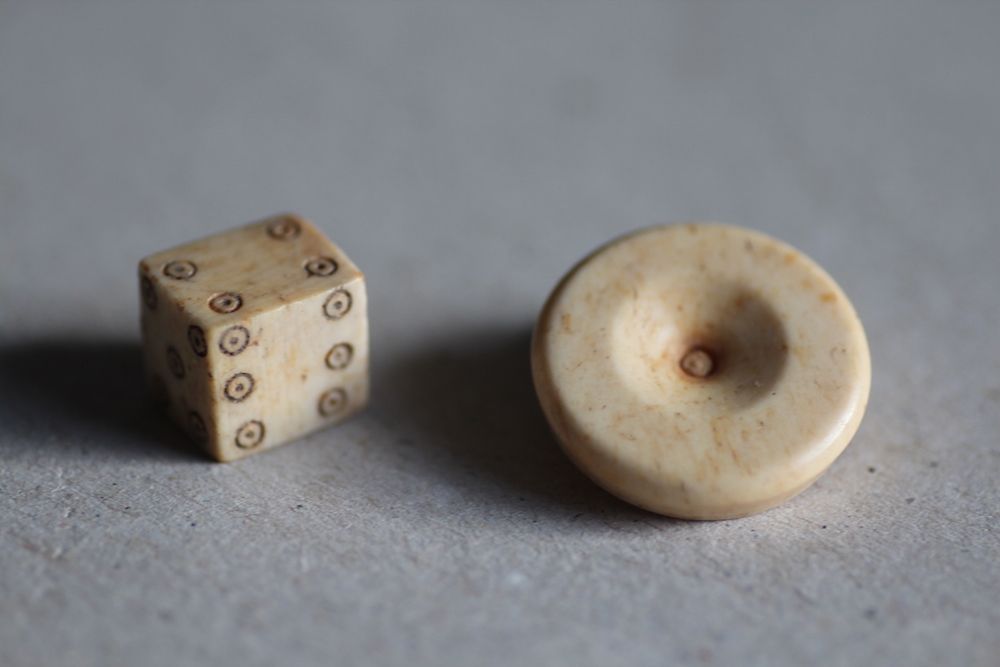 Game time, roman settlement, dice game