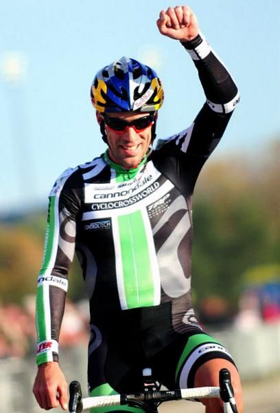 Tim Johnson (Cannondale/Cyclocrossworld.com) takes the win over his teammate Jamey Driscoll.