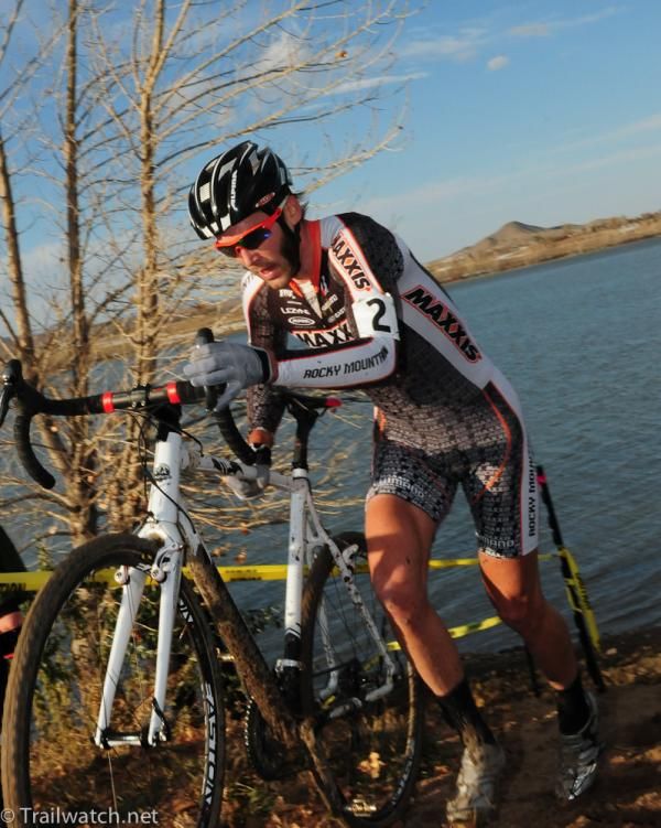 Geoff Kabush (Team Maxxis) in fifth place on the run-up