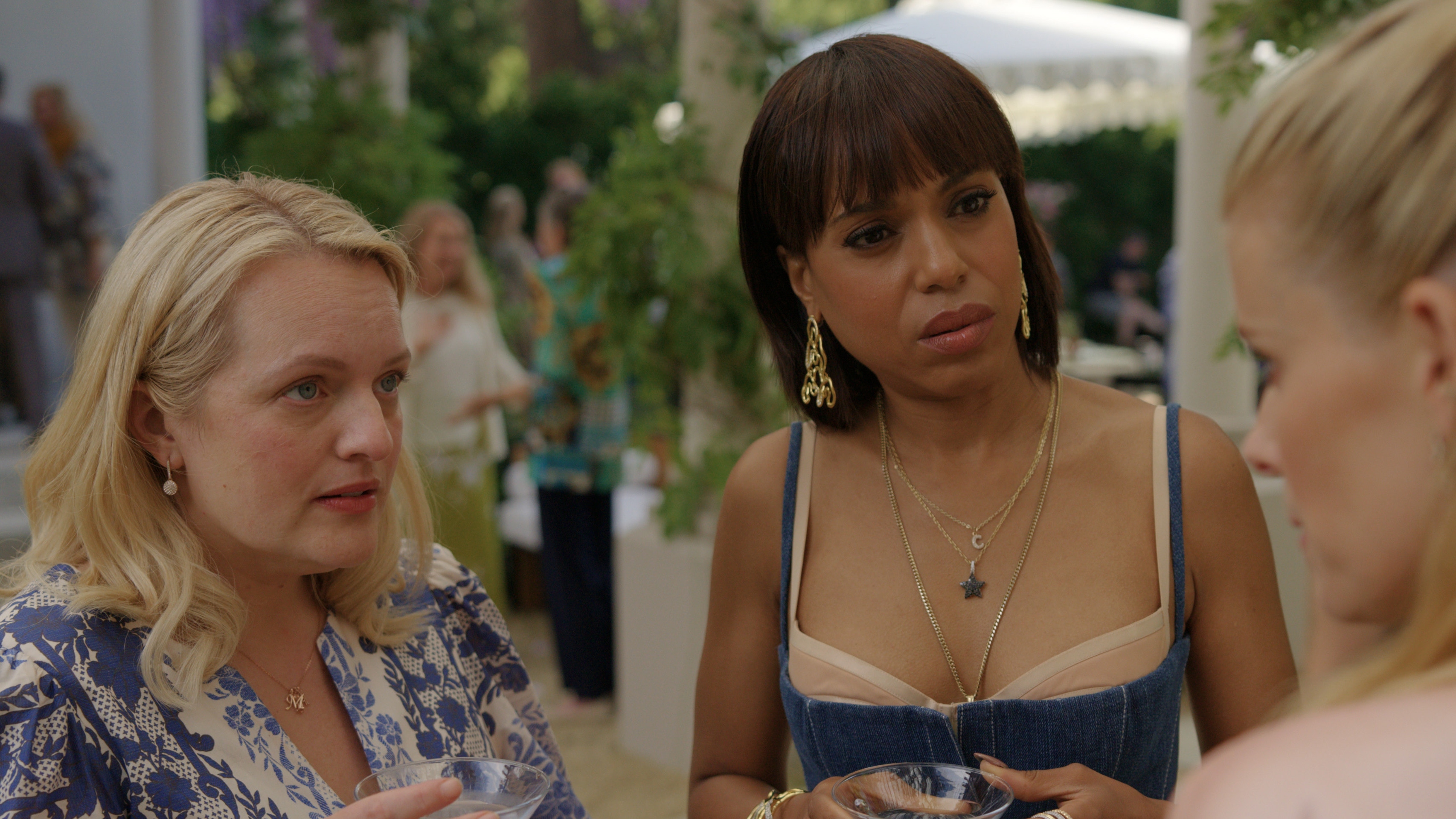 Elisabeth Moss and Kerry Washington look at Kate Mara in Imperfect Women.