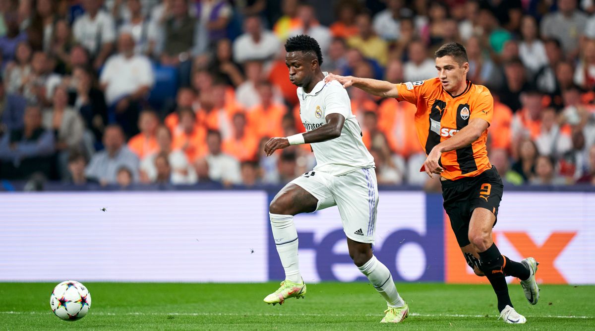 Real Madrid&#039;s Vinicius Junior and Shakhtar Donetsk&#039;s Maryan Shved challenge for the ball during the UEFA Champions League match between Real Madrid and Shakhtar Donetsk on 5 October, 2022 at the Santiago Bernabeu, Madrid, Spain