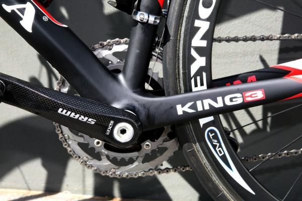 The SRAM S975 crank spins inside a stout-looking bottom bracket shell.