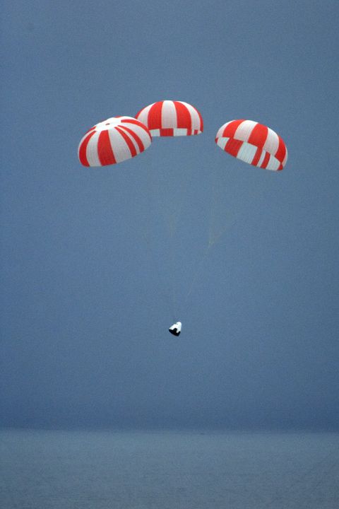 Spacex Tests Revolutionary Dragon Launch Escape System To Save