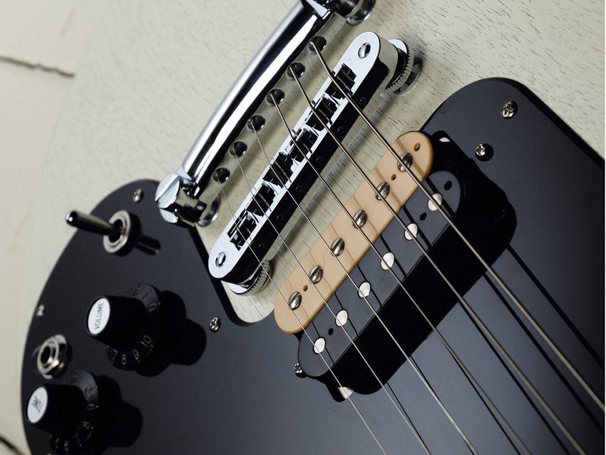 The single Burstbucker 3 lets you rock JJ style