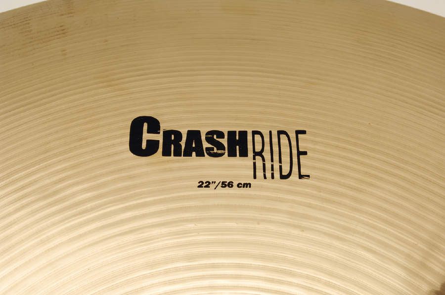 The 22" model is more complex than its counterpart, deeper in pitch and with a trashier wash
