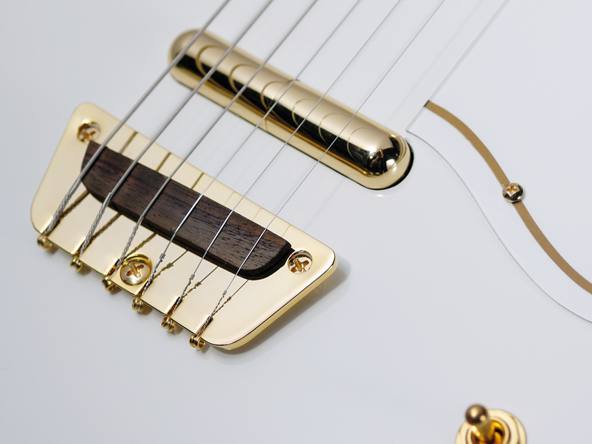 Gold hardware on a Danelectro seems incongruous - rudimentary luxury?