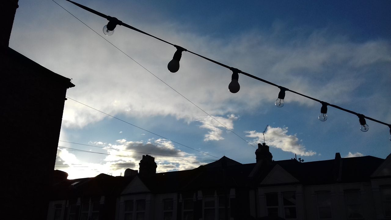 The J3 makes it easy to play around with exposure to create silhouette-like photos