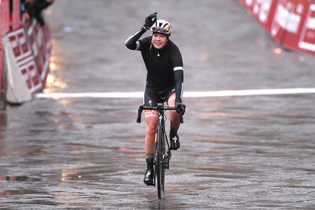 Anna van der Breggen wins the 2018 Strade Bianche