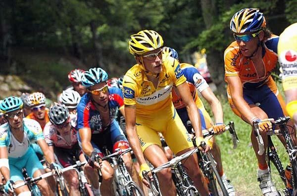 George Hincapie (Discovery Channel) rode his heart out for the team today, caught up in the flats and put himself on the front before his job was done prior to the final climb.