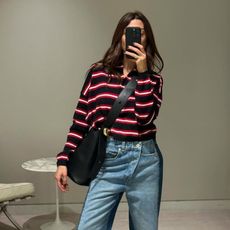 @smythsisters wears a Loewe handbag.