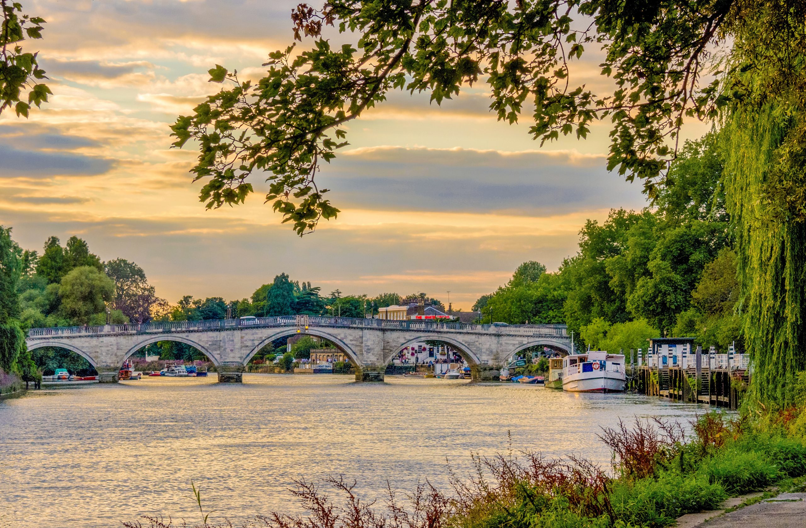 Quiet view of Richmond Bridge.