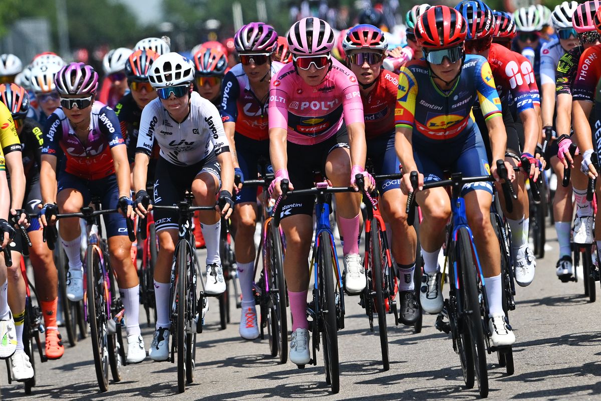 The pink jersey of Elisa Longo Borghini standing out well in the peloton