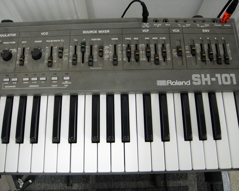 Roland SH-101