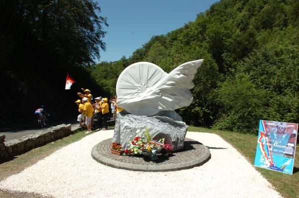 The Casartelli memorial includes a sundial arranged so that the sun's shadow highlights three dates &mdash; his birth and death and the day he won his Olympic gold medal.