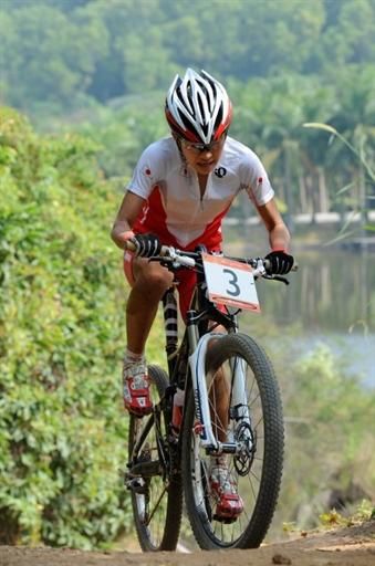 Rie Katayama (Japan) rides to a bronze medal in the women's cross country.