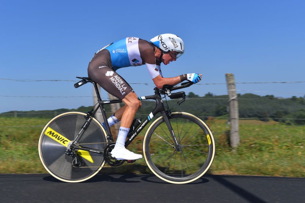 Romain Bardet on his road bike before the switch to a TT machine
