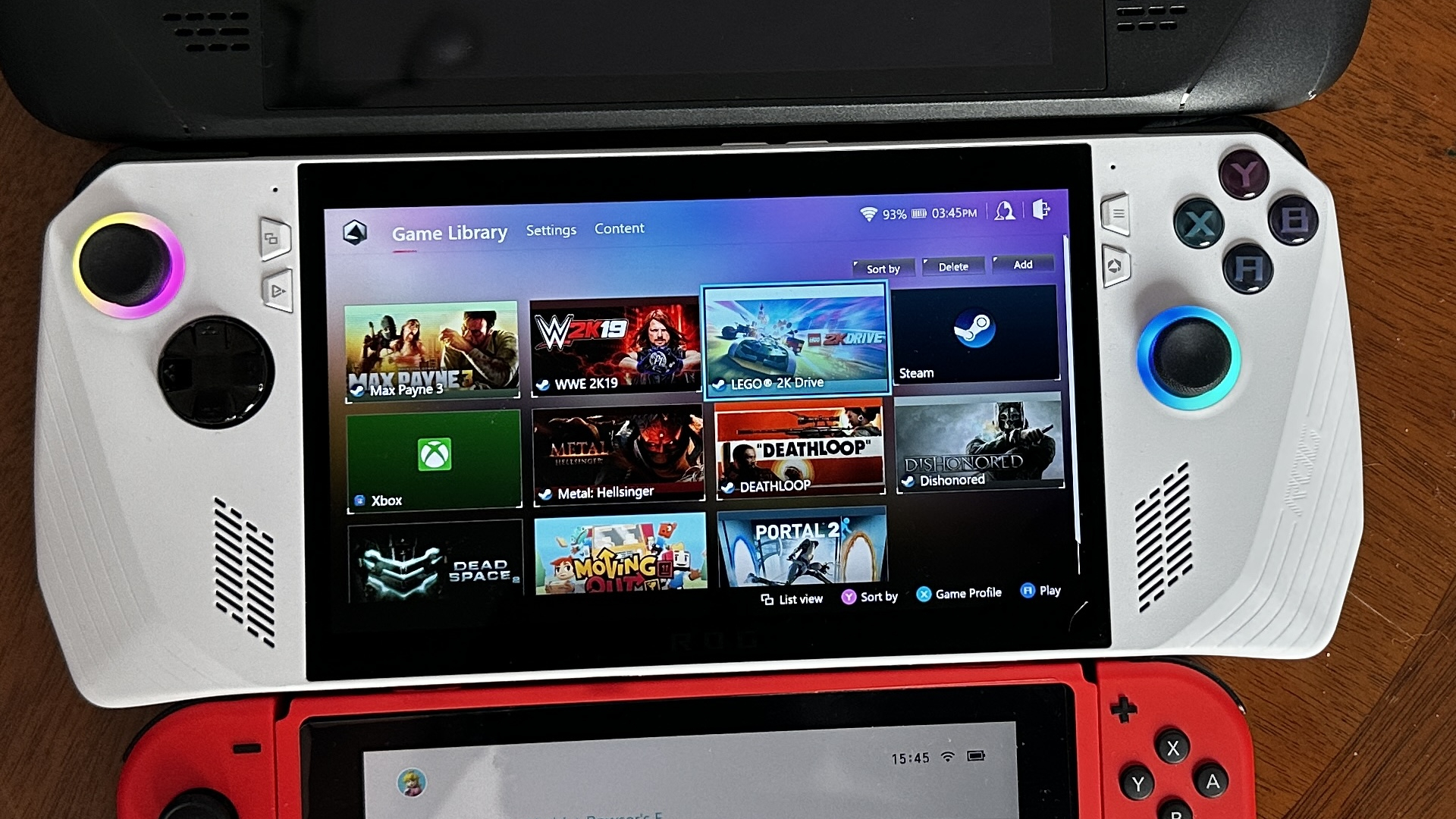 Asus ROG Ally bredvid Steam Deck och Nintendo Switch.