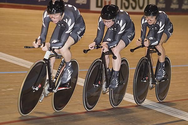 New Zealand's Kaytee Boyd, Lauren Ellis and Alison Shanks charge towards a gold medal in the women's teams pursuit against Great Britian.