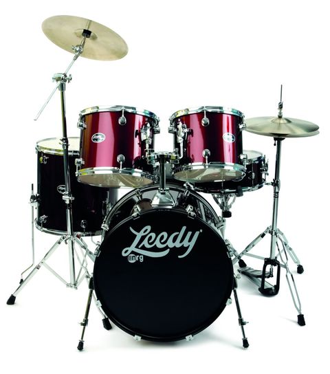 The bass drum has a black front logo head which is sensibly intact with no miking/damping hole
