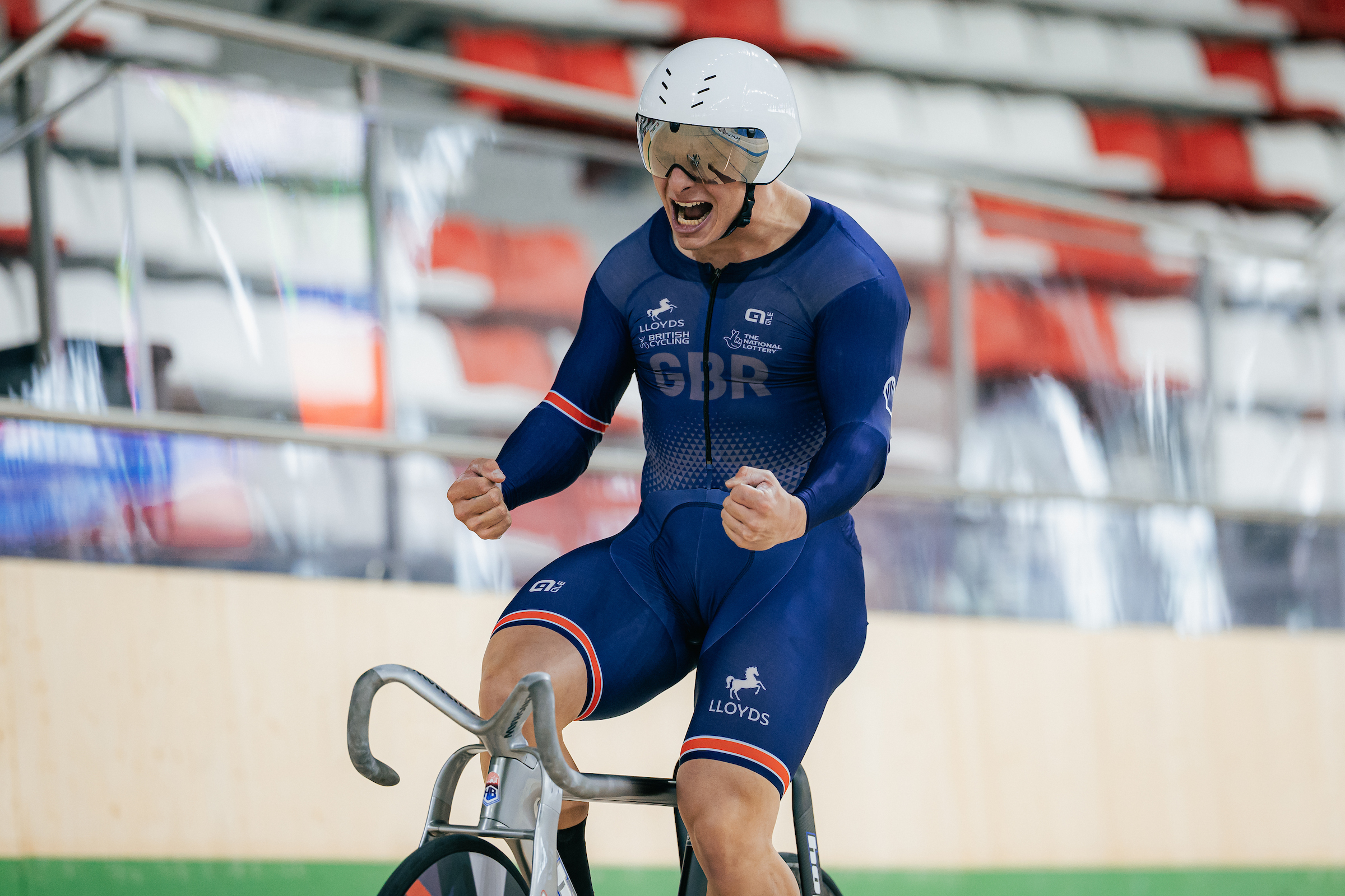 14/08/2025 - Track Cycling - Men Elite 200m Flying Start Record Attempt - Konya Velodrome, Konya, Türkiye - Matthew Richardson of Great Britain celebrates after setting a world record breaking time of 8.941s in the UCI Men Elite 200m Flying Lap Record Attempt