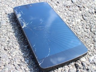 Cracked Nexus 5