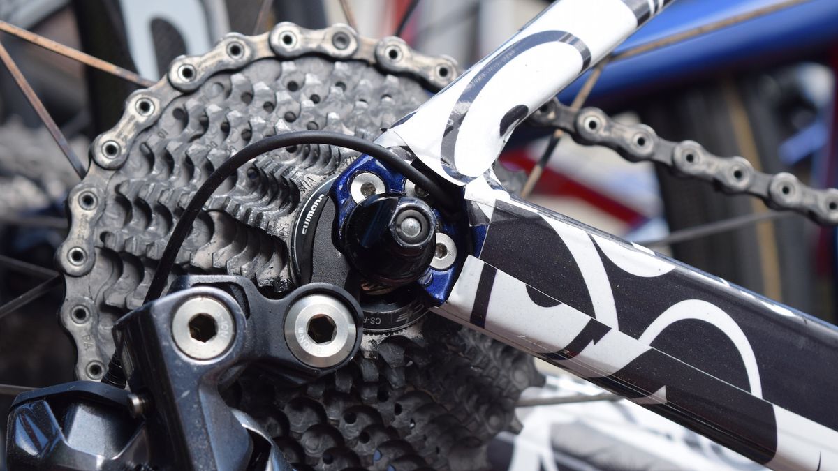 The rear drop outs are the only clue that the bike underneath is is the Bahrain-Merida colours