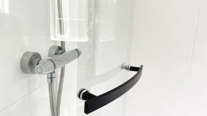 how to clean glass shower doors