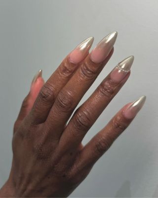 Pearlescent Manicure @nailartbyqueenie