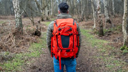 photographer wearing an f-stop Tilopa 50L DuraDiamond