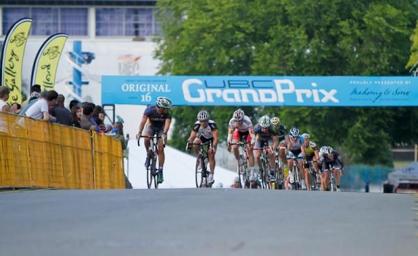 The chase cresting the small climb