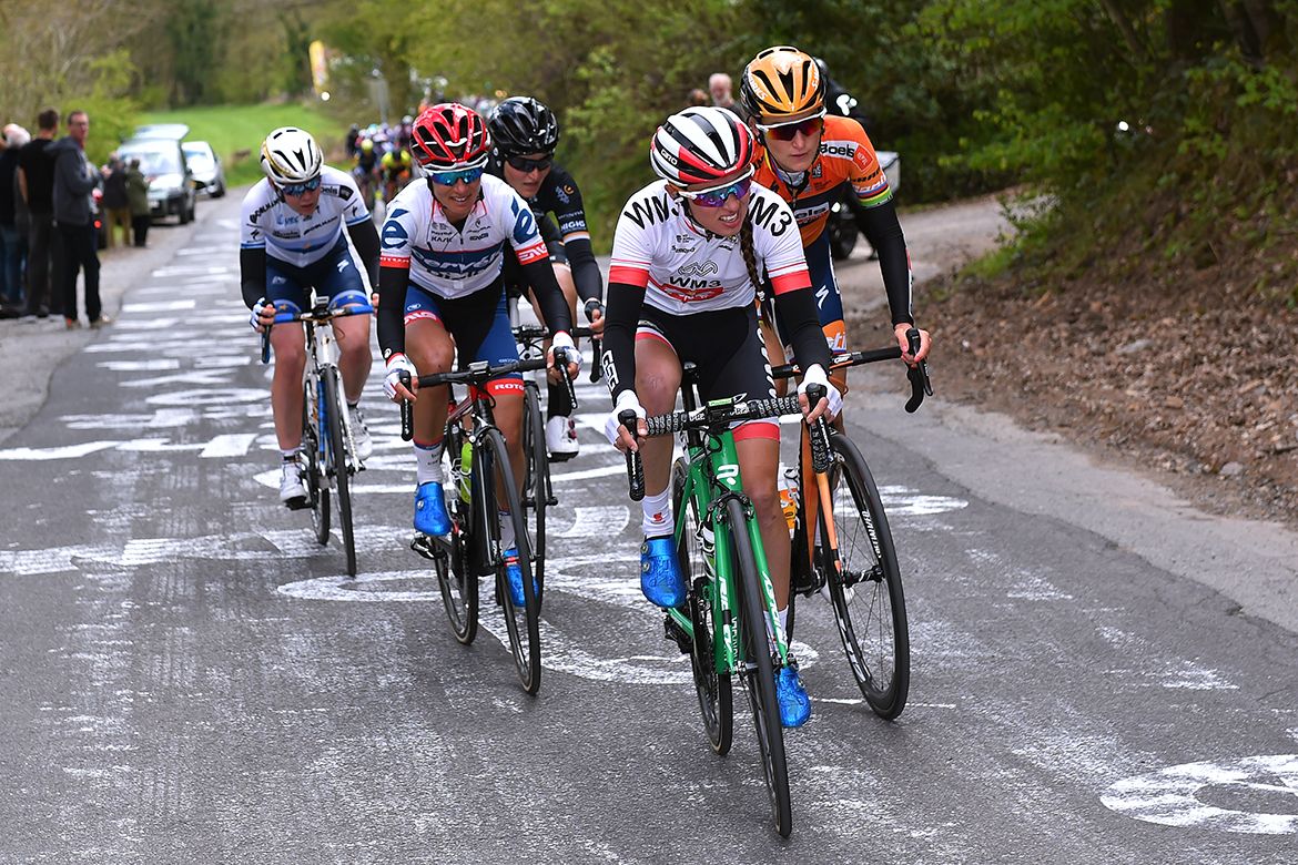 Kasia Niewiadoma (WM3) in the lead group in the women's Liege-Bastogne-Liege