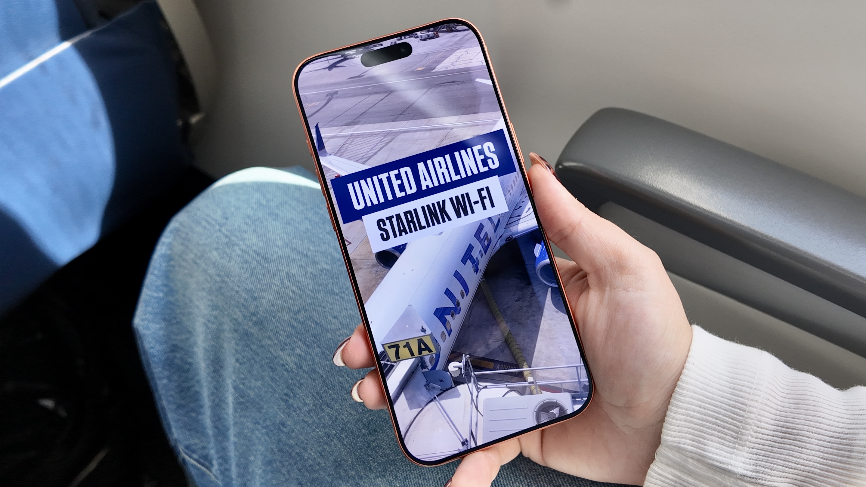 Starlink Wi-Fi United Airlines image on phone