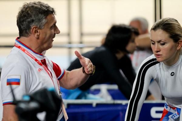 Heiko Salzwedel talks tactics with Evgenia Romanyuta