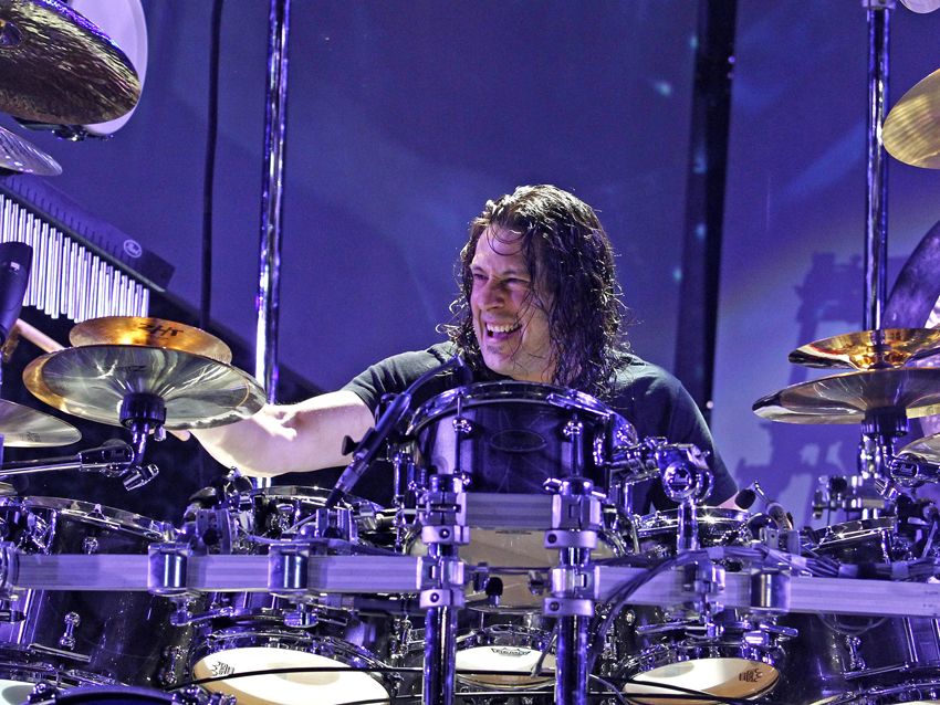 Mike видео. Майк Манджини. Dream Theater барабанщик. Майк Манджини барабанщик. Dream Theater Mike Mangini.